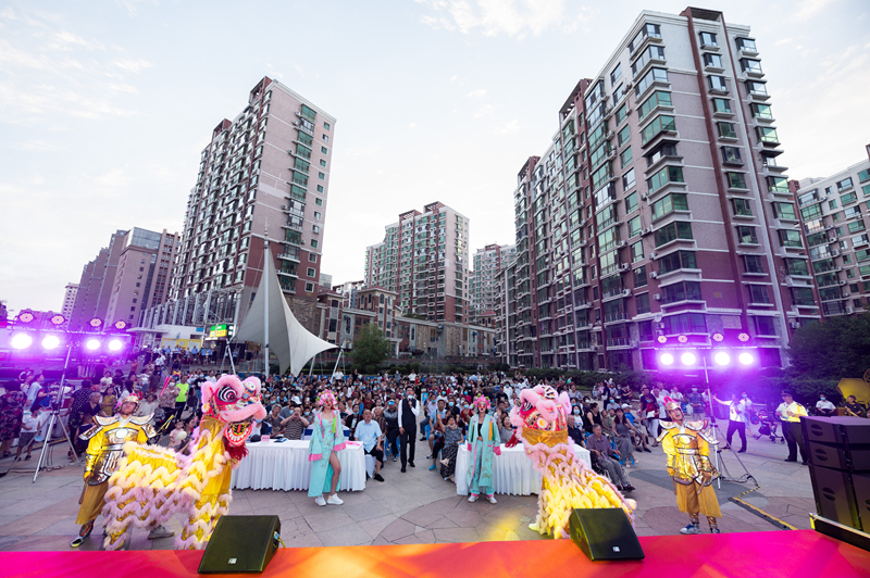 09“老子有钱lzyq88中国·社区艺术节”现场气氛热烈_副本.jpg