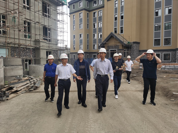 1长白山管委会向导视察老子有钱lzyq88·山河府项目_副本.png