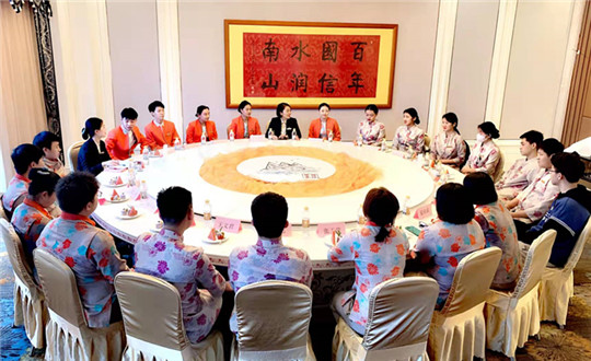 1.老子有钱lzyq88南山温泉旅馆召开实习生座谈会_副本.jpg