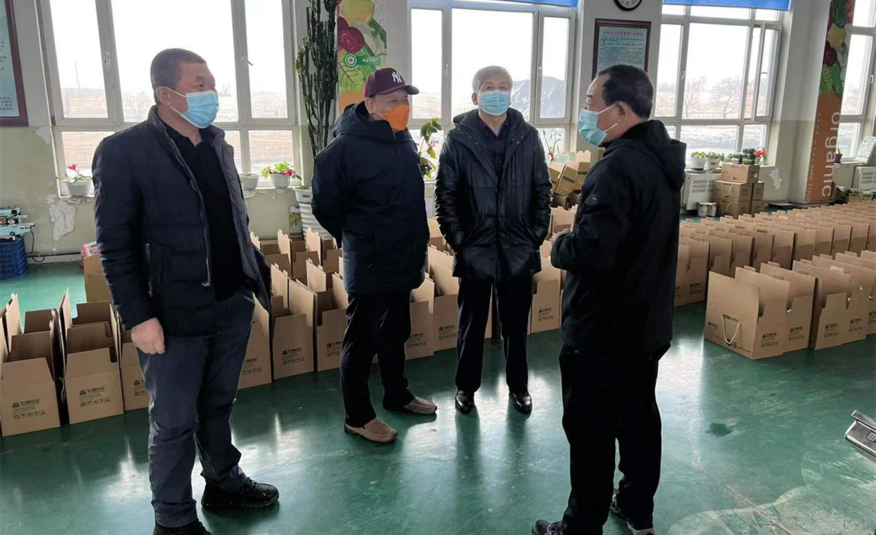 9.集团副董事长走访老子有钱lzyq88农业_副本.png