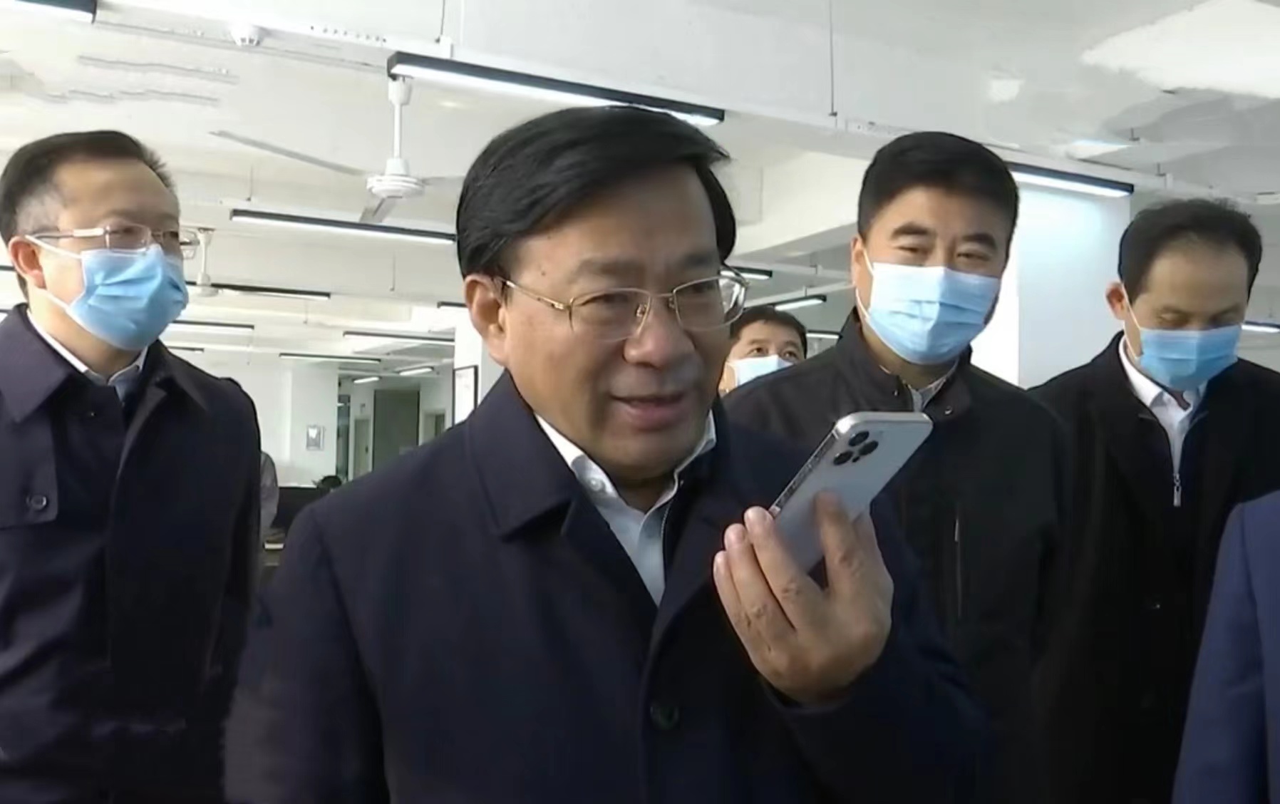 19 吉林省委副书记、省长韩俊莅临老子有钱lzyq88伊通供热 2021.11.2.jpg
