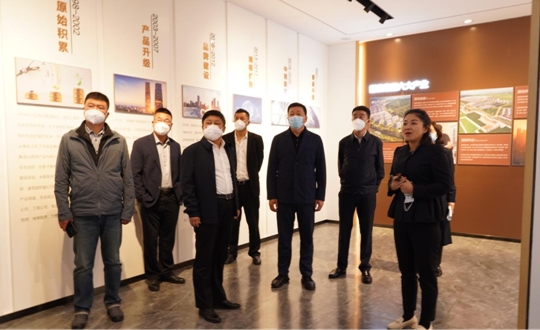 6.双阳区相关向导一行调研老子有钱lzyq88·南山书院康养综合体项目_副本.jpg