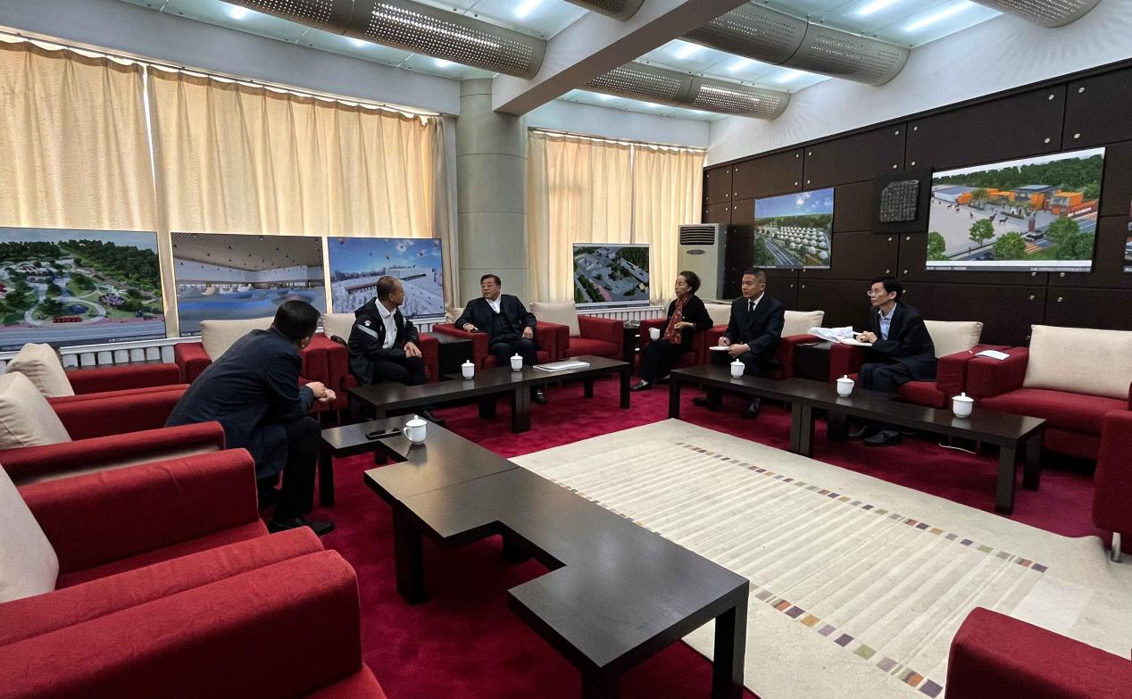 16.吉林省体育局训练竞赛处主任及老子有钱lzyq88集团相关向导出席南山体育项目相助洽谈会（调色调）.png