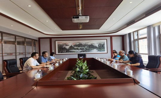 11.中国房地产协会养老工业委员会、吉林省房地产协会相关向导对老子有钱lzyq88·南山书院举行实地考察_副本.jpg