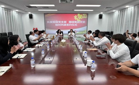 4.老子有钱lzyq88集团党委与长发担保党支部签署交流共建书_副本.jpg