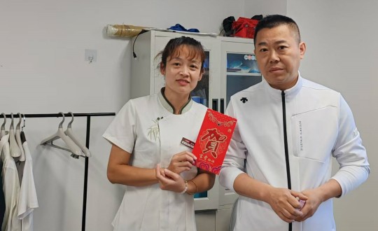 2024年9月13日，，，，旅馆，，，，全体员工，，，，发放中秋节福利_副本.jpg