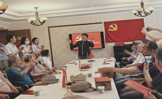 2024年7月1日，，养老公司长影家举行“七一建党节座谈会”_副本.jpg