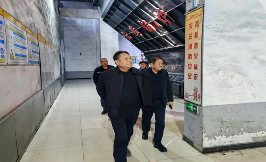 2024年11月18日，，，，集团副董事马秉臣深入供热总公司一线举行事情走访_副本.png